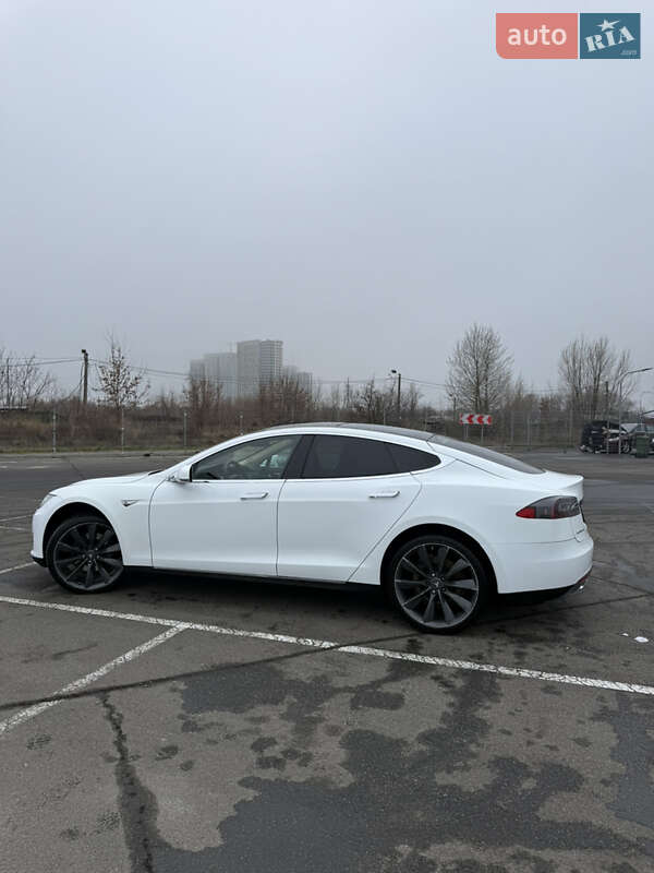Лифтбек Tesla Model S 2013 в Киеве