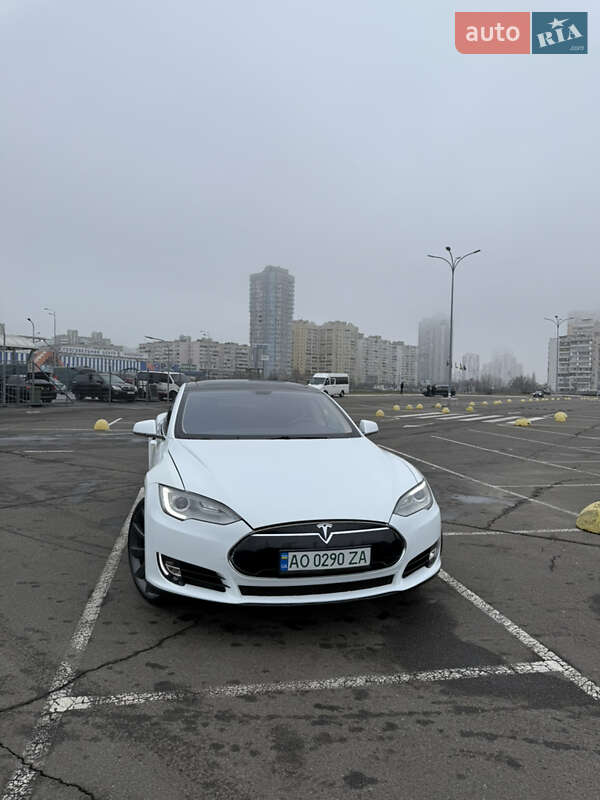 Лифтбек Tesla Model S 2013 в Киеве