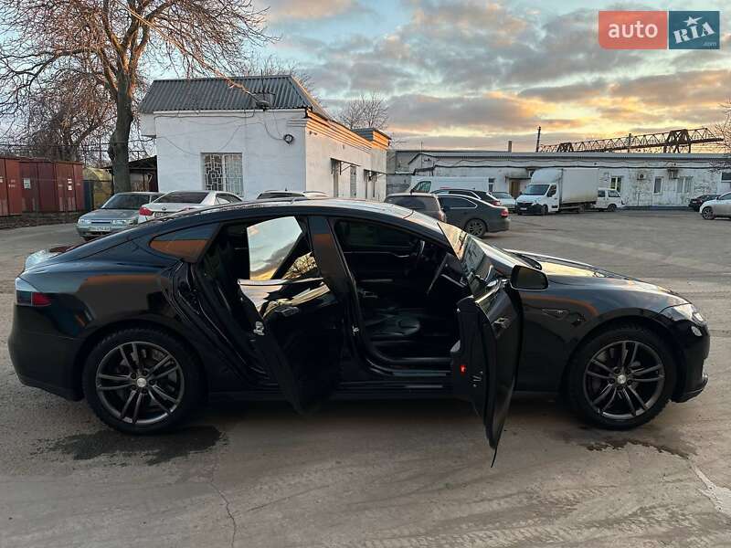 Лифтбек Tesla Model S 2015 в Одессе
