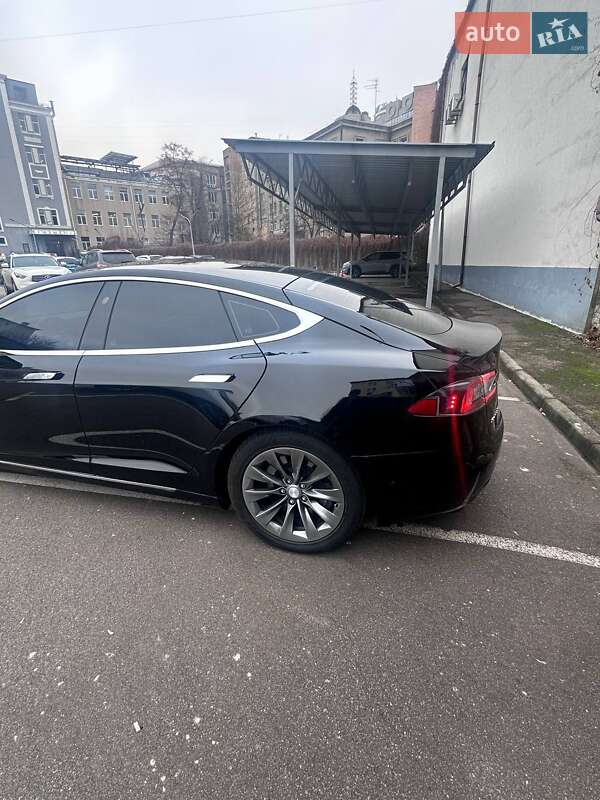 Лифтбек Tesla Model S 2017 в Киеве фото 2 Лифтбек Tesla Model S 2017 в Киеве