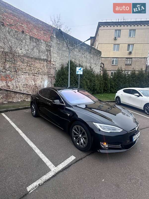 Лифтбек Tesla Model S 2017 в Киеве фото 6 Лифтбек Tesla Model S 2017 в Киеве