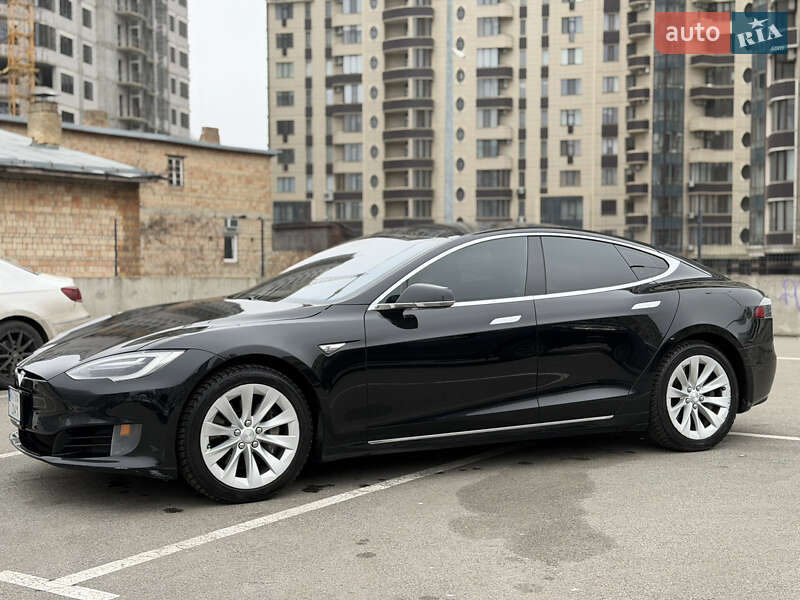 Лифтбек Tesla Model S 2016 в Киеве