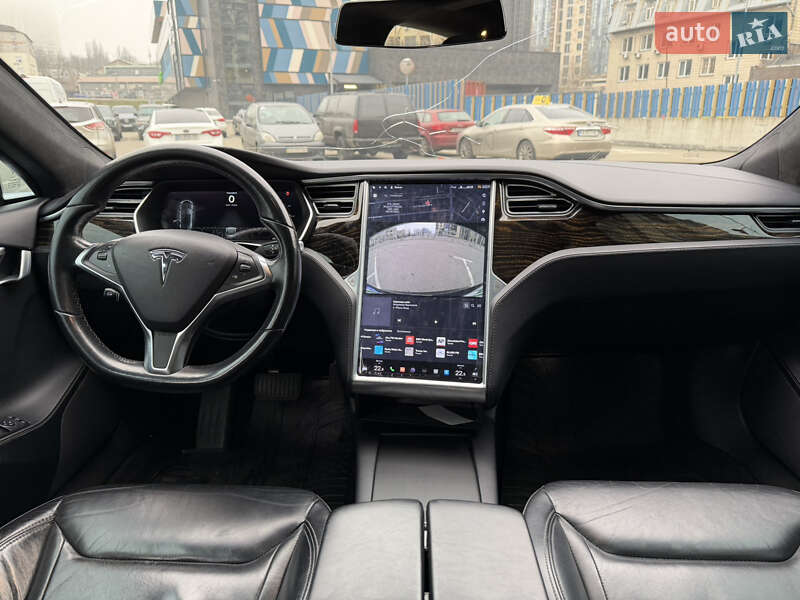 Лифтбек Tesla Model S 2016 в Киеве