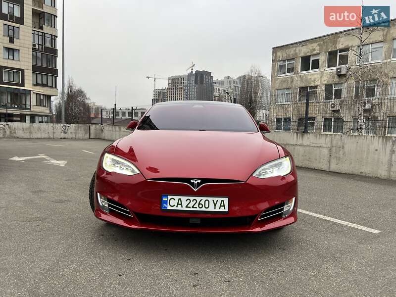 Лифтбек Tesla Model S 2017 в Ватутино