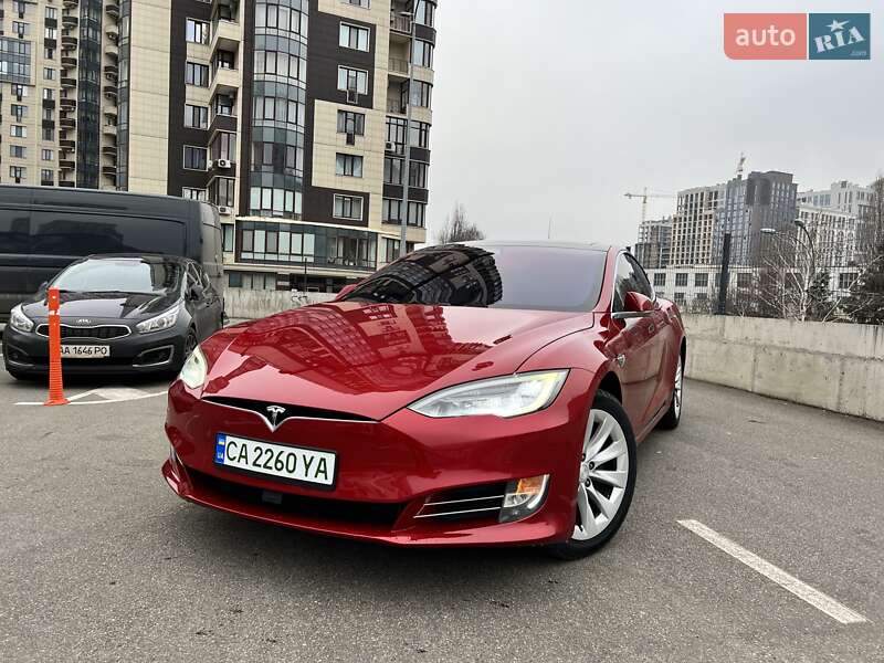 Лифтбек Tesla Model S 2017 в Ватутино
