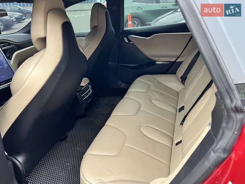 Лифтбек Tesla Model S 2017 в Ватутино