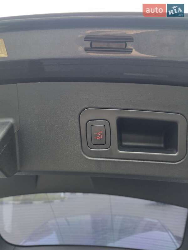 Лифтбек Tesla Model S 2016 в Харькове