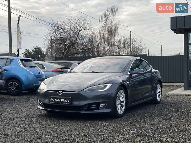 Лифтбек Tesla Model S 2017 в Луцке