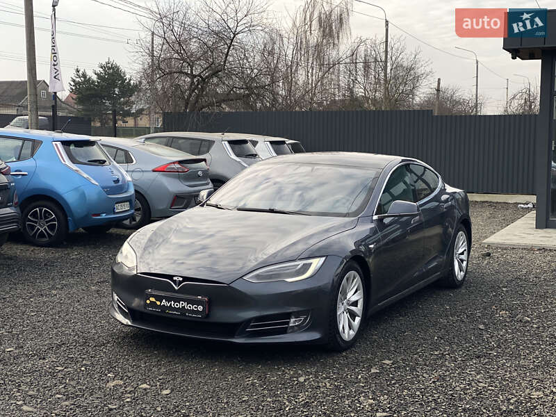 Лифтбек Tesla Model S 2017 в Луцке