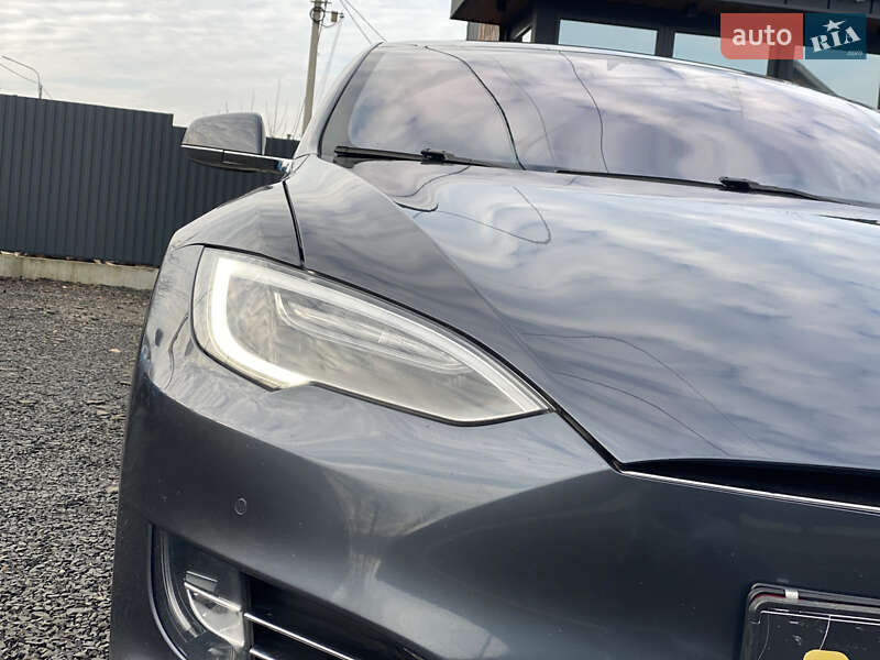 Лифтбек Tesla Model S 2017 в Луцке