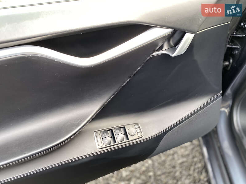 Лифтбек Tesla Model S 2017 в Луцке