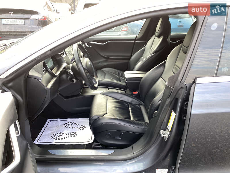 Лифтбек Tesla Model S 2017 в Луцке