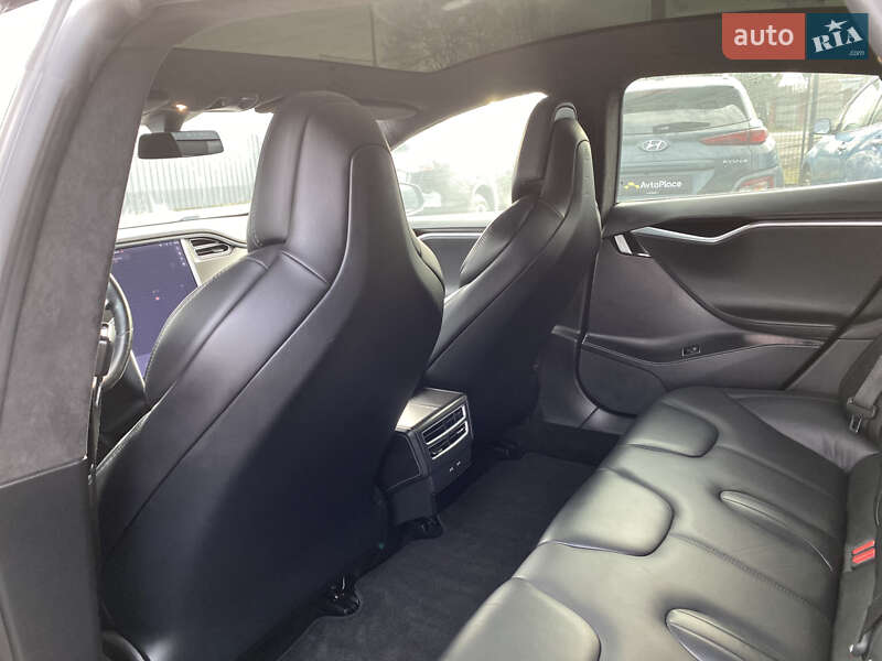 Лифтбек Tesla Model S 2017 в Луцке