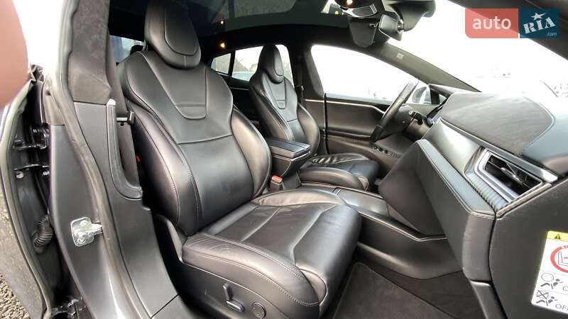 Лифтбек Tesla Model S 2017 в Луцке