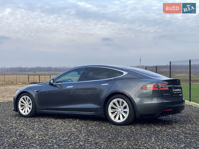 Лифтбек Tesla Model S 2017 в Луцке