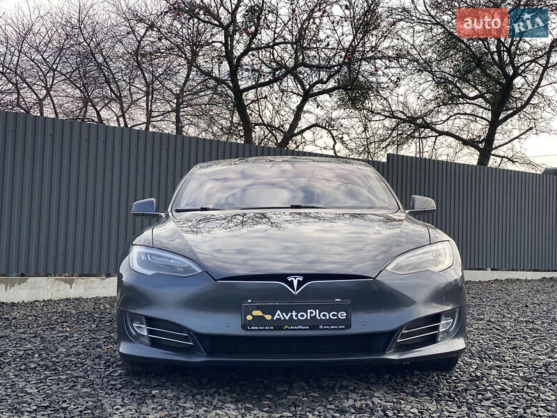 Лифтбек Tesla Model S 2017 в Луцке
