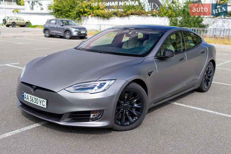 Лифтбек Tesla Model S 2019 в Киеве