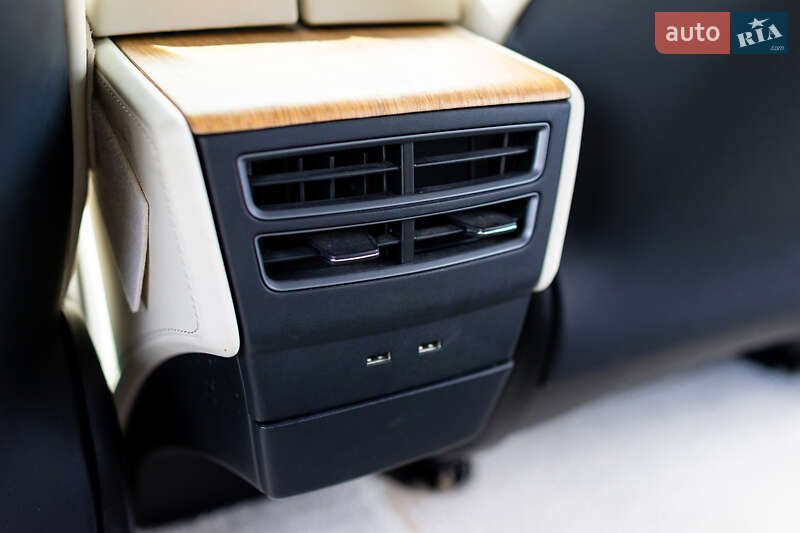 Лифтбек Tesla Model S 2019 в Киеве