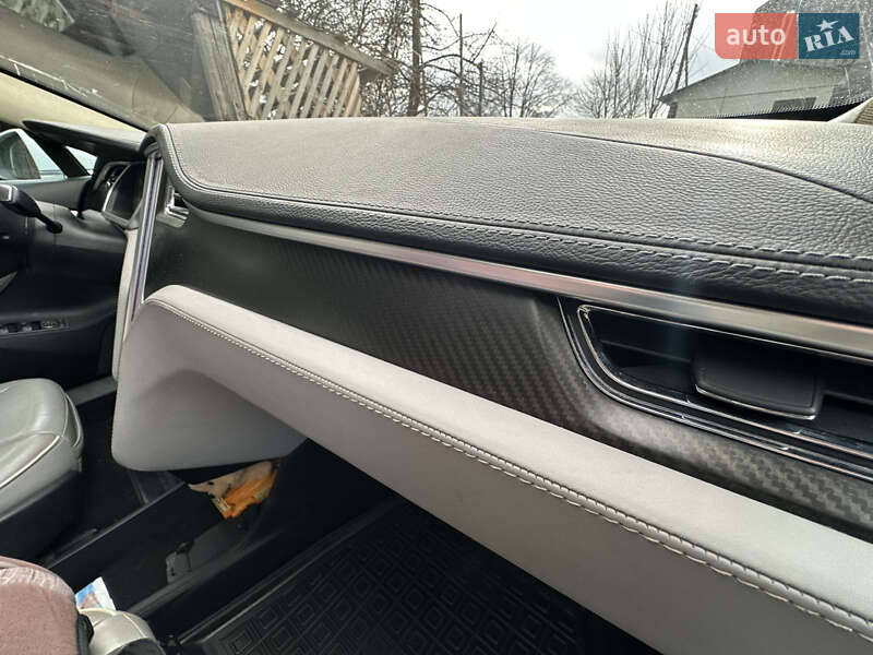 Лифтбек Tesla Model S 2013 в Долине