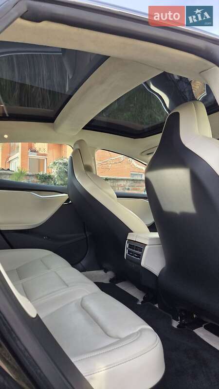 Лифтбек Tesla Model S 2018 в Луцке