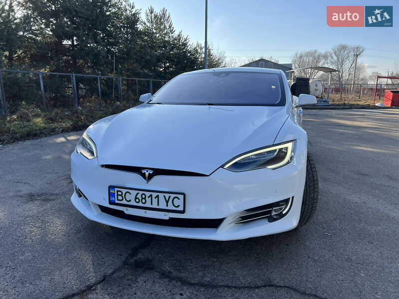 Лифтбек Tesla Model S 2016 в Самборе