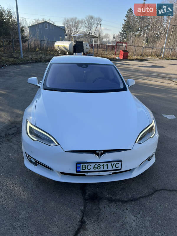 Лифтбек Tesla Model S 2016 в Самборе