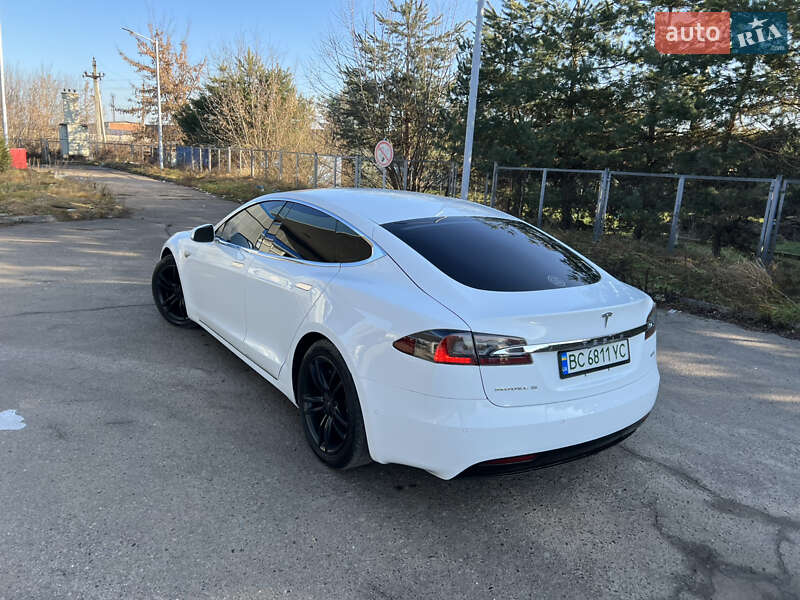 Лифтбек Tesla Model S 2016 в Самборе