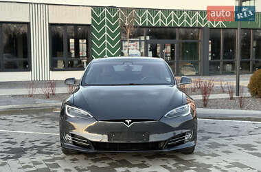 Лифтбек Tesla Model S 2018 в Городке