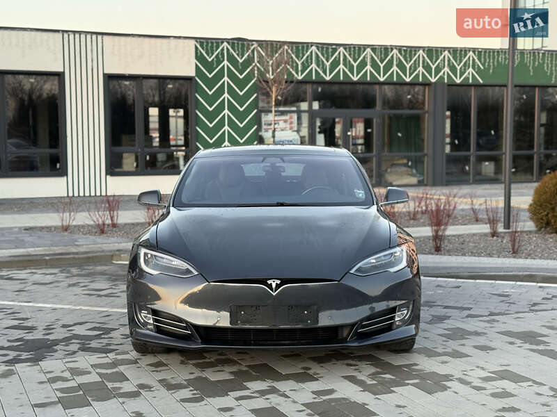Лифтбек Tesla Model S 2018 в Городке