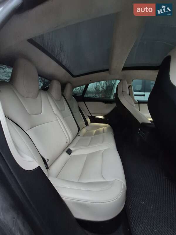 Лифтбек Tesla Model S 2015 в Киеве