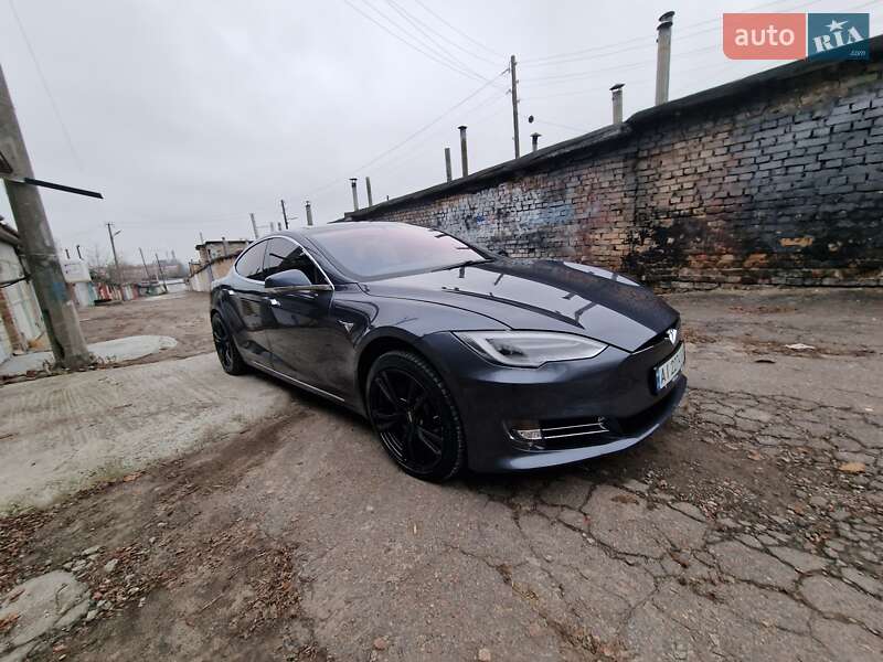 Лифтбек Tesla Model S 2018 в Вышгороде