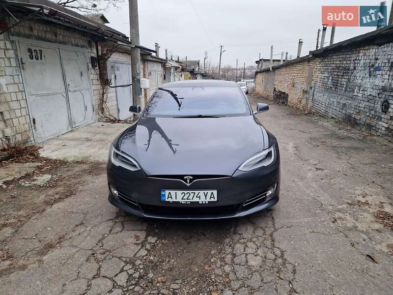 Лифтбек Tesla Model S 2018 в Вышгороде
