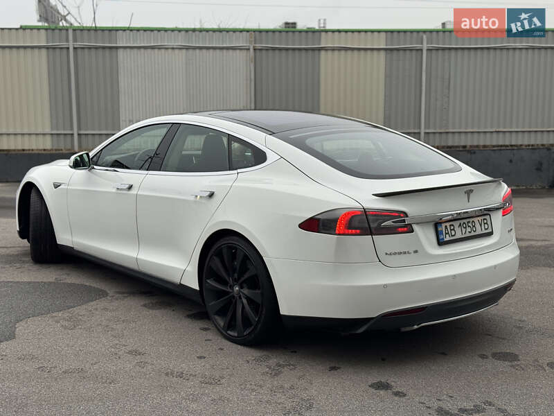 Лифтбек Tesla Model S 2014 в Виннице
