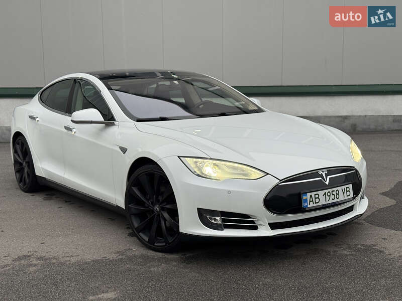 Лифтбек Tesla Model S 2014 в Виннице