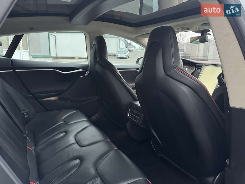 Лифтбек Tesla Model S 2014 в Виннице