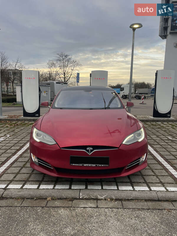 Лифтбек Tesla Model S 2014 в Львове
