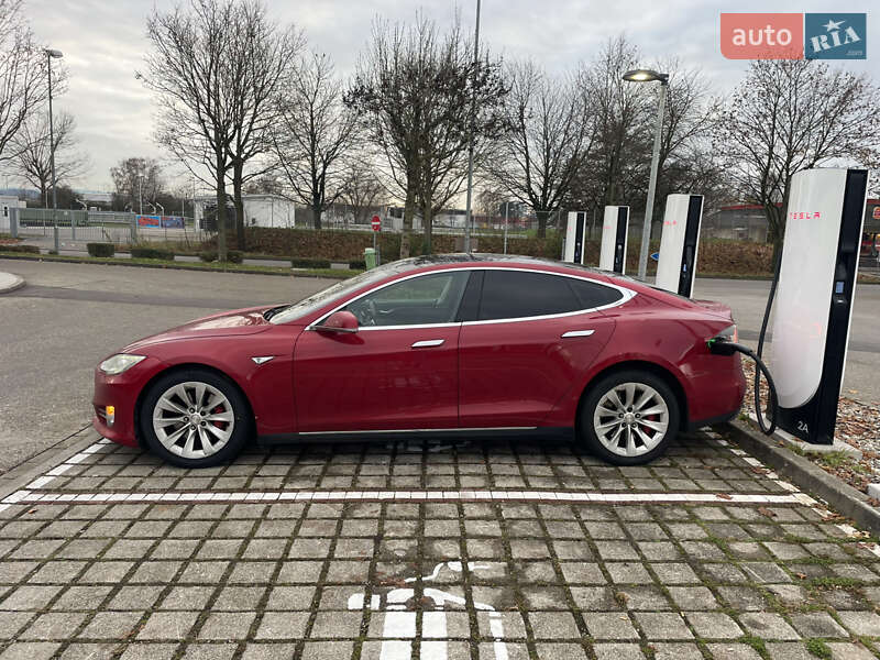 Лифтбек Tesla Model S 2014 в Львове