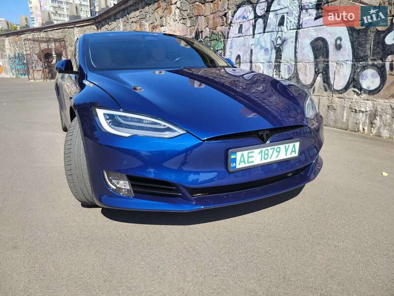 Ліфтбек Tesla Model S 2018 в Дніпрі