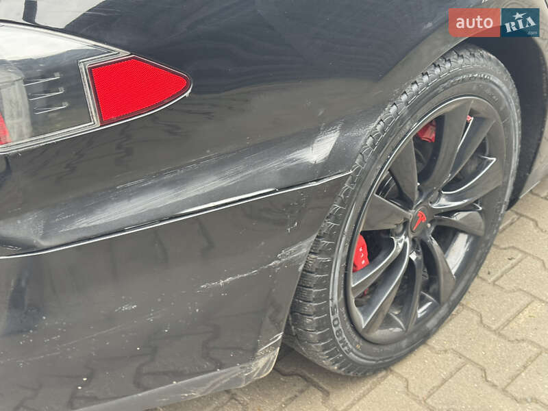 Лифтбек Tesla Model S 2014 в Львове