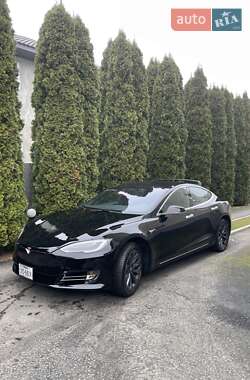 Лифтбек Tesla Model S 2019 в Березному