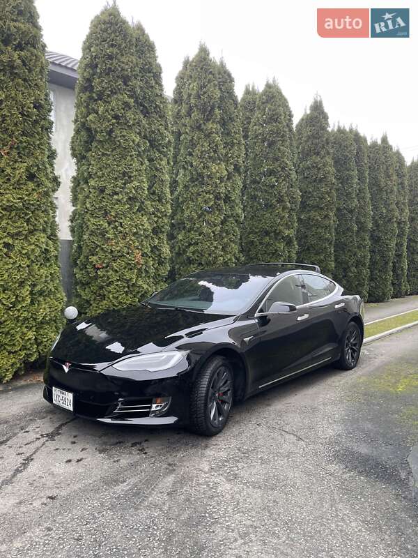 Лифтбек Tesla Model S 2019 в Ровно