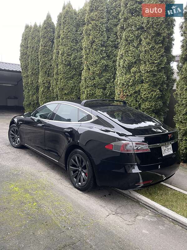 Лифтбек Tesla Model S 2019 в Ровно