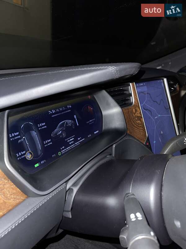 Лифтбек Tesla Model S 2019 в Ровно