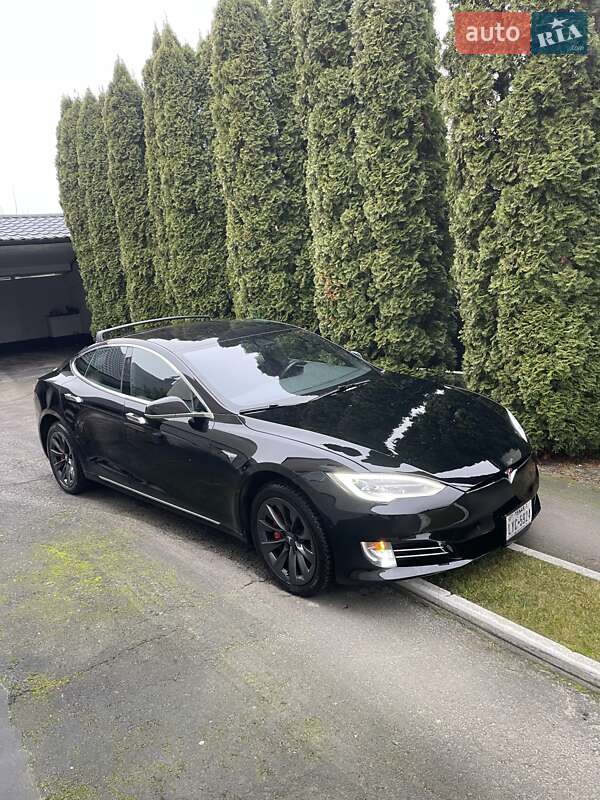 Лифтбек Tesla Model S 2019 в Ровно