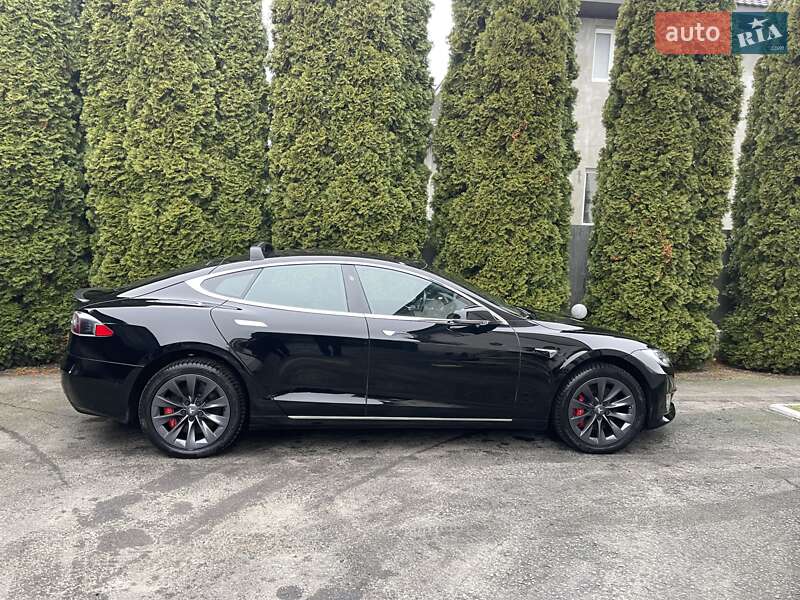 Лифтбек Tesla Model S 2019 в Ровно