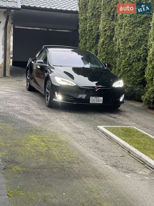 Лифтбек Tesla Model S 2019 в Ровно