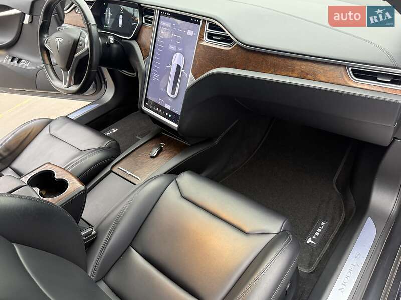 Лифтбек Tesla Model S 2017 в Одессе