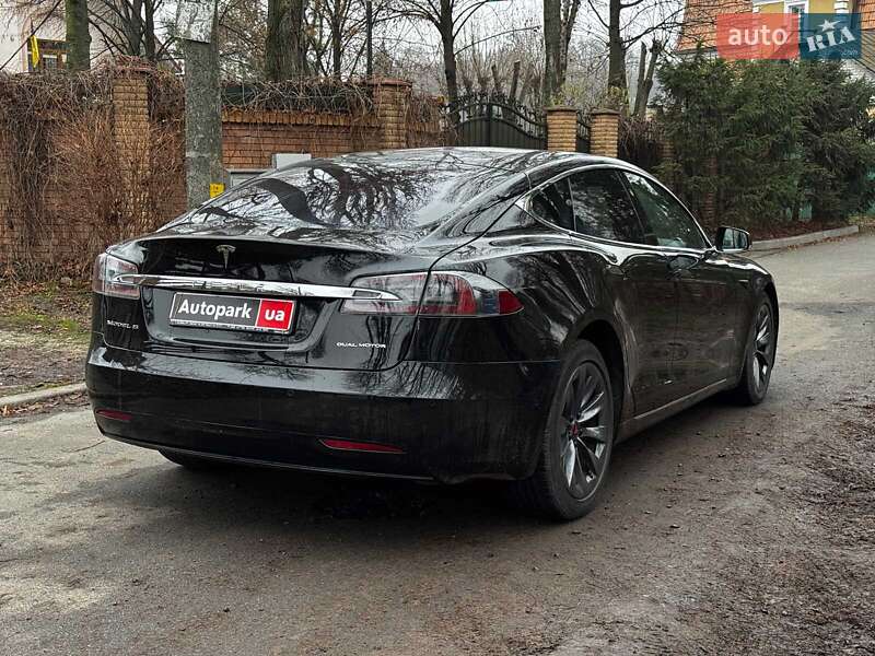 Лифтбек Tesla Model S 2019 в Киеве