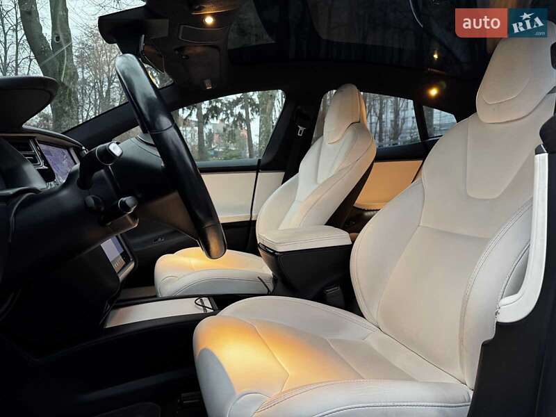 Лифтбек Tesla Model S 2019 в Киеве