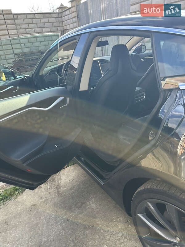 Лифтбек Tesla Model S 2014 в Николаеве